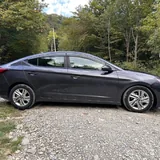 Hyundai Elantra 2019 3