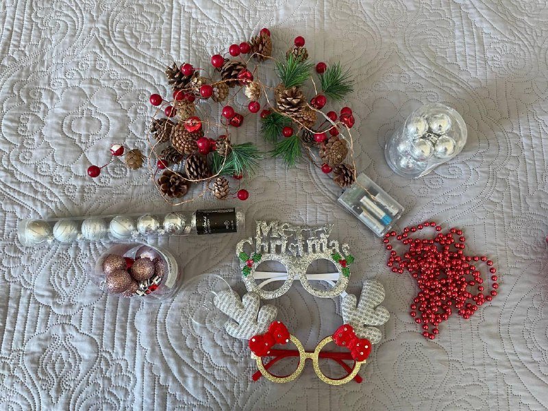 Гномы, плед, новогодние украшения, рюкзаки, веревка, карабины 7