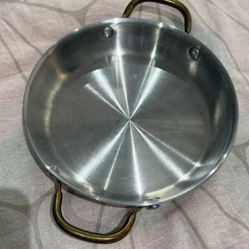 Медная сковородка