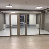 Алюминиевые витражные окна и две двери 1