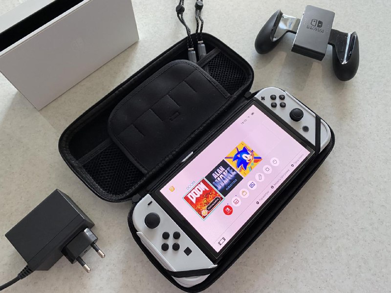 Nintendo Switch OLED 64Gb белый, комплект 4