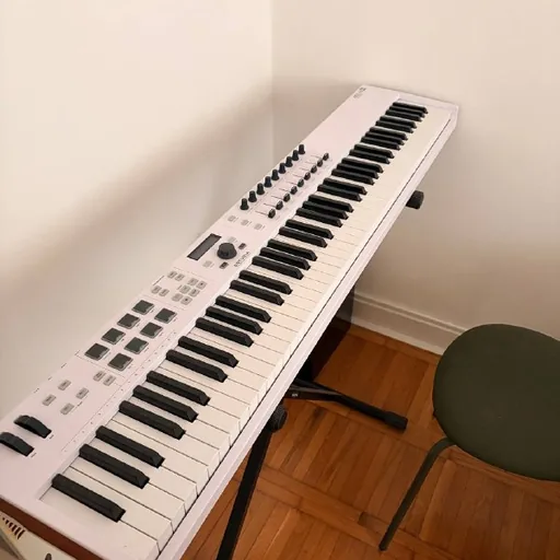 Arturia KeyLab Essential 88 White, стойка