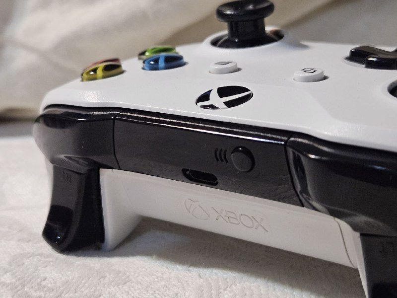 Xbox One консоль, контроллер, 2 игры Red Dead Redemption II и 2K18 6