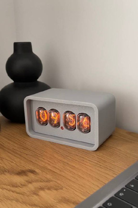 NIXIE часы со светящимися газоразрядными индикаторами ин-12