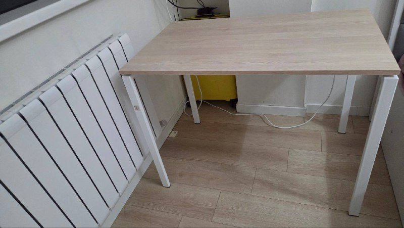 Стол 100×60 см с белыми металлическими ножками