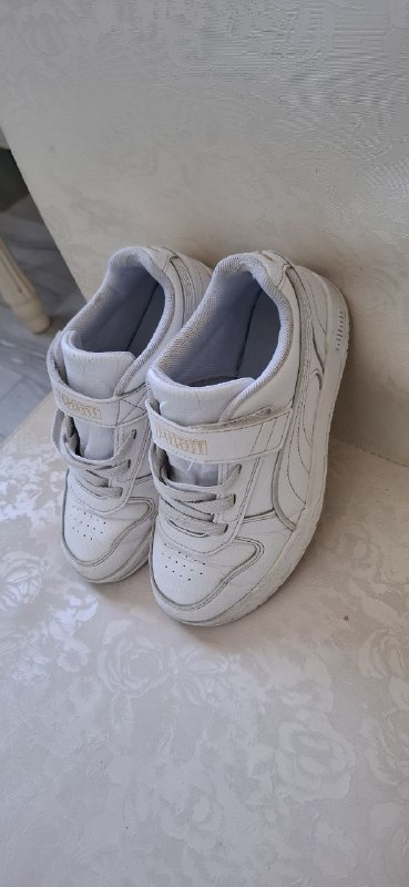 Белые кроссовки Puma 33 размер 1