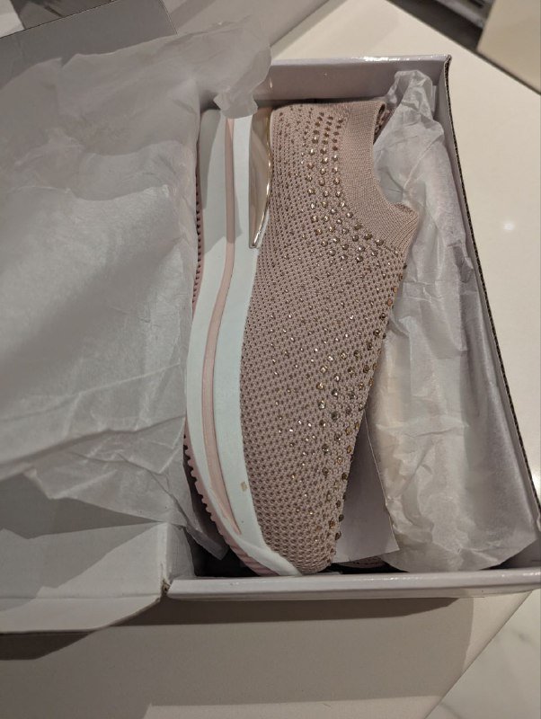 Женские кроссовки 38 размер