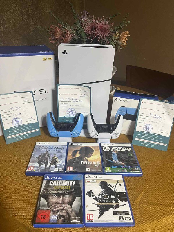 Playstation 5 Slim Disk Versia, 2 Controllers, 5 Games