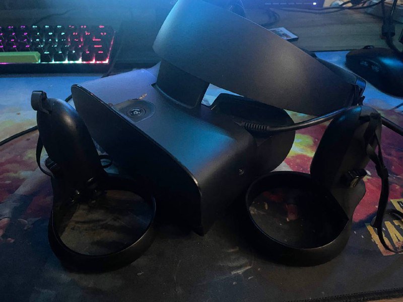 iPhone 8 Plus, Oculus Rift S VR 6