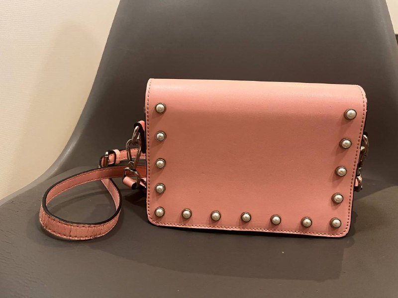 Поношенная сумка