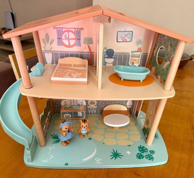 Домик от Hape с мебелью и фигурками 3
