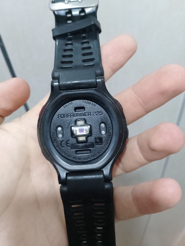 Garmin Forerunner 225 часы с зарядным устройством 2