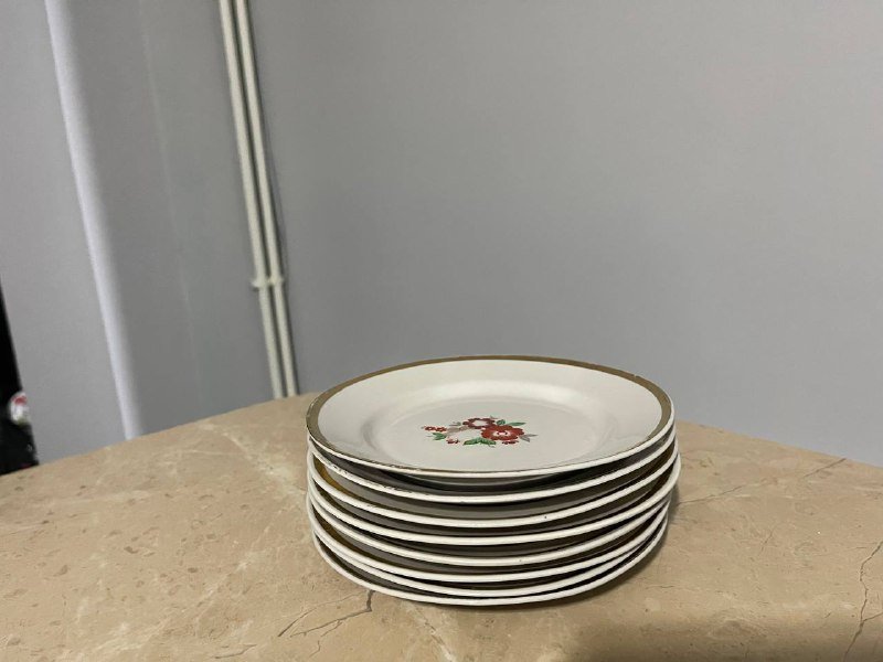 Тарелки, ножи, дуршлаг, кастрюли, кофейный сервиз 9