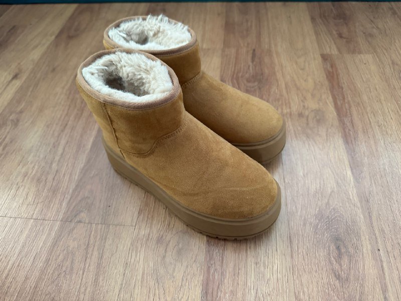 Куртка красная Jaquelin, Куртка плюшевая Mango, Куртка серая H&M, Ботинки Bershka 4