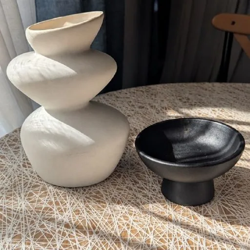 Вазы, лампы, бутылка, коврики, мяч, зеркало, подставки, коробки