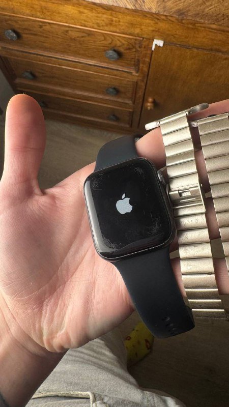 Apple Watch Series 4 GPS 44 мм черный, 2 ремешка 2