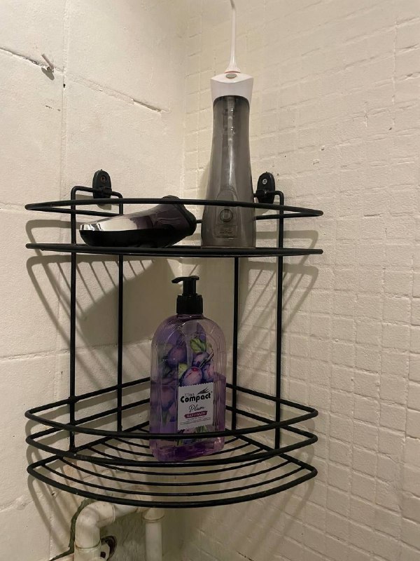 Синие бокалы, банки Ikea, шпалера, полочки, вентилятор, обогреватель, вафельница, духовка, зеркало 5