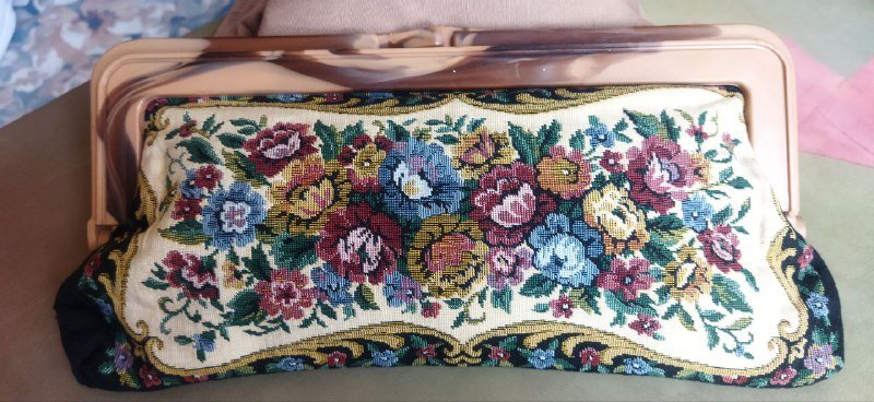 Черная кожаная сумка