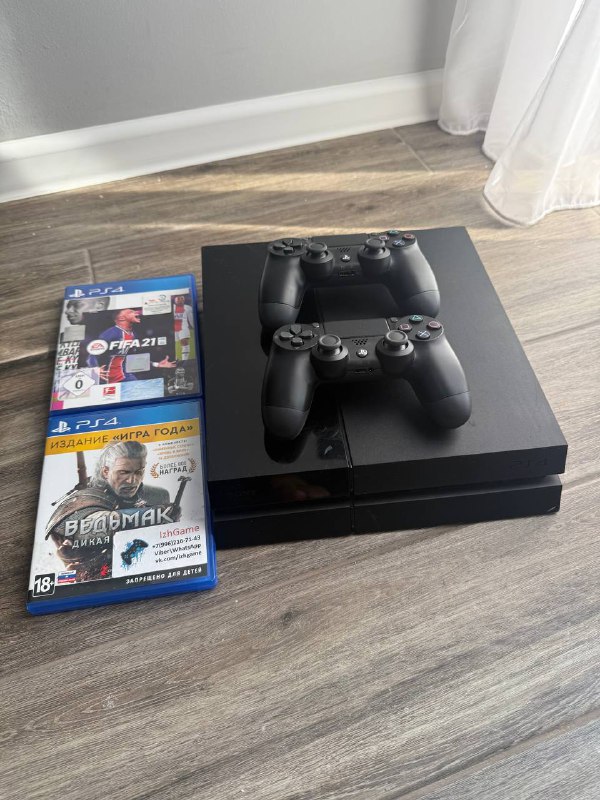 PlayStation 4 на 1 TB, 2 контроллера, игры FIFA и Ведьмак 3