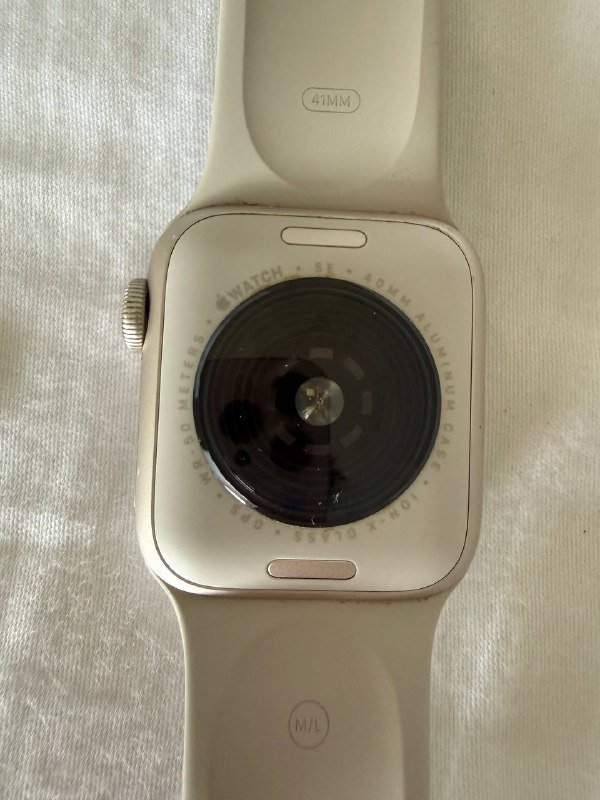 Apple Watch SE 2 с зарядным кабелем и ремешком 3