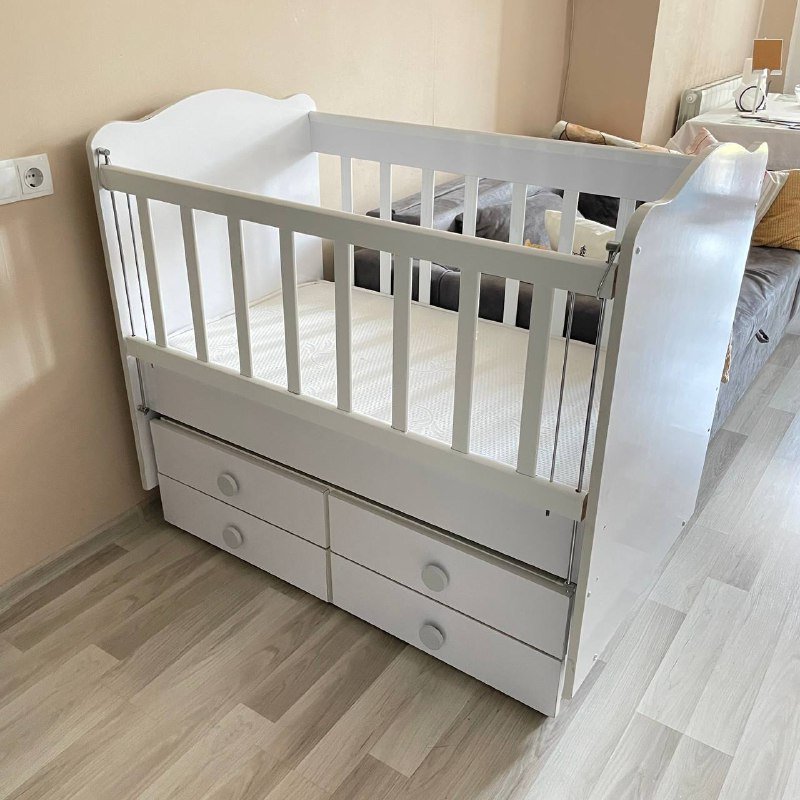 Детская кроватка с матрасом