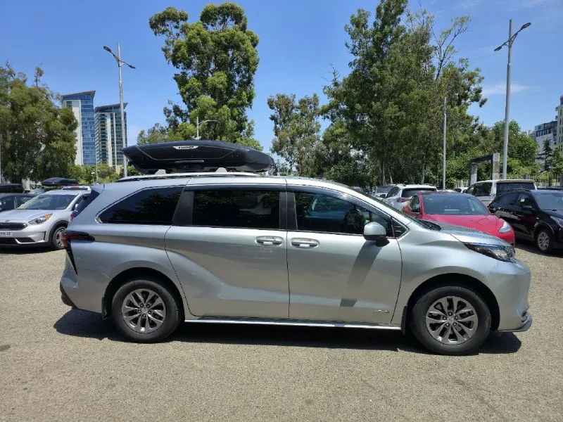 Toyota Sienna 2021 1