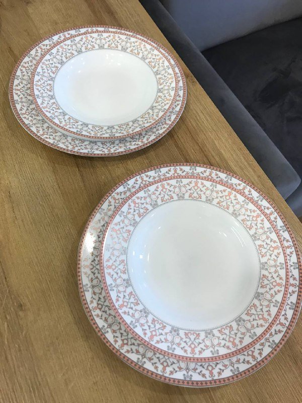 Тарелки набор из нескольких штук