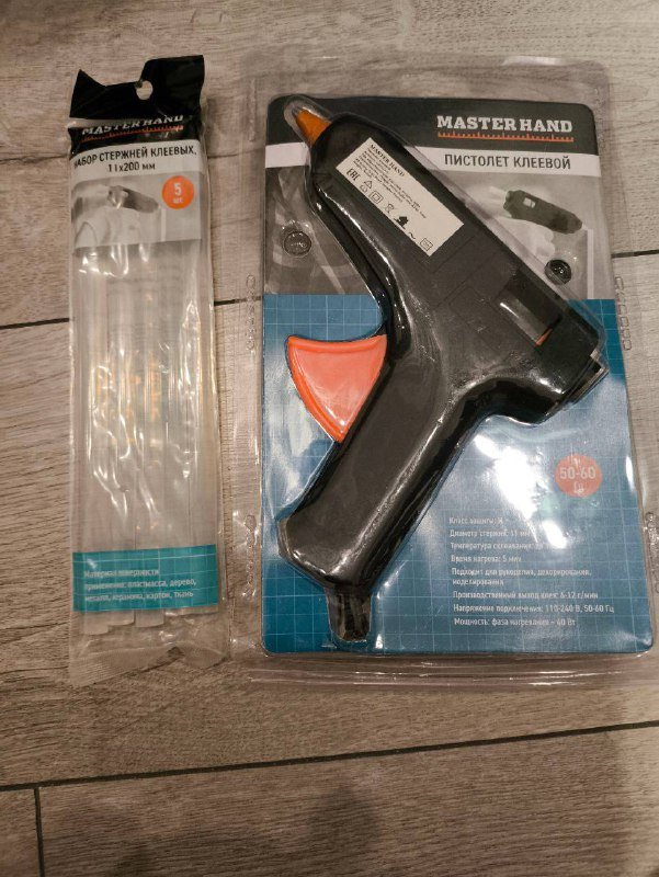 Скотч, батарейки, измерительная лента, стаканчик, клеевой пистолет, ночник, краски с кисточками 6