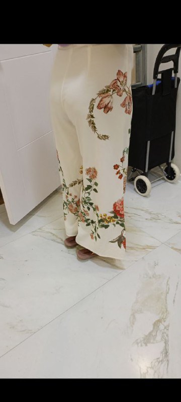 Белые брюки с цветочным рисунком 9