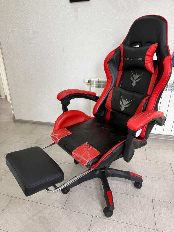 Монитор Xiaomi Curved Gaming Monitor, компьютерное кресло, стол JYSK VANDBORG, подставка для ноутбука, клавиатура Genesis Thor RX85 6