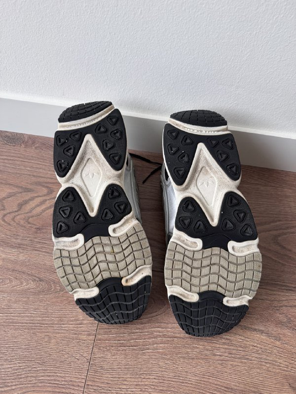 Кроссовки Adidas Ozmillen черно-серебряные, размер US 11 3