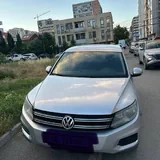 Volkswagen Tiguan 1