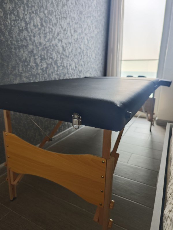 Складной массажный стол с деревянным основанием и чехлом 3