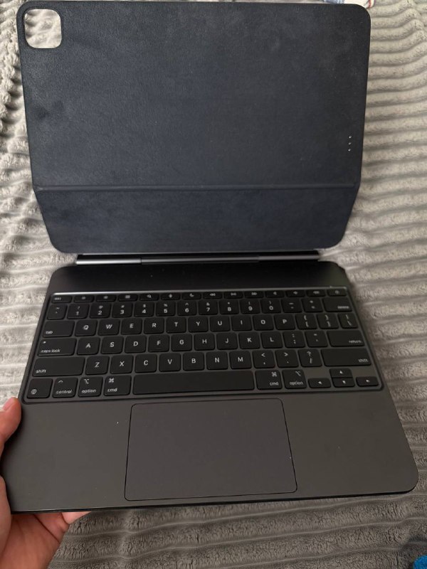 Планшет iPad Pro с клавиатурой и карандашом