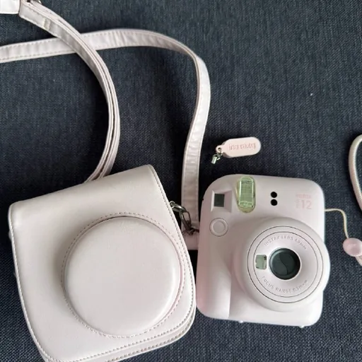 Instax 12 mini, подушка, ваккуматор, столик, массажер, скакалка, коврик, лампа, подставка