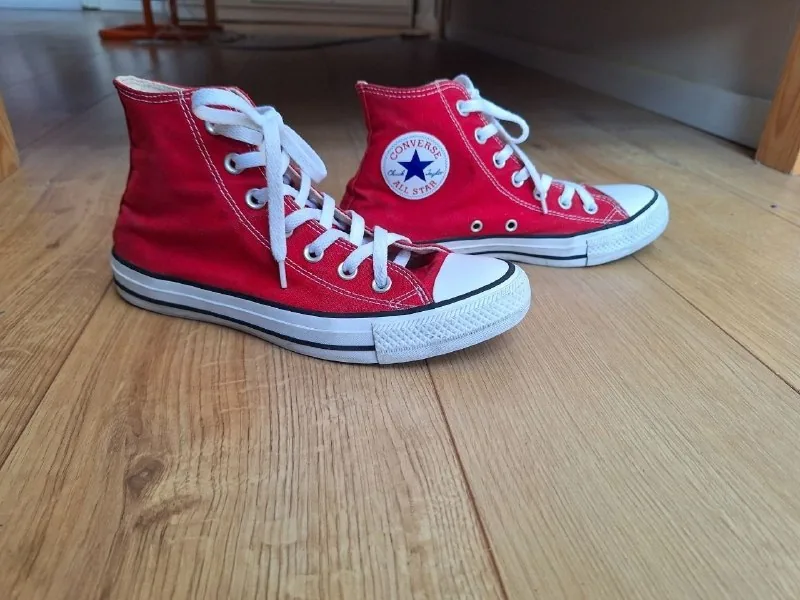 Converse Chuck Taylor All Star и Vans Knu Skool 1