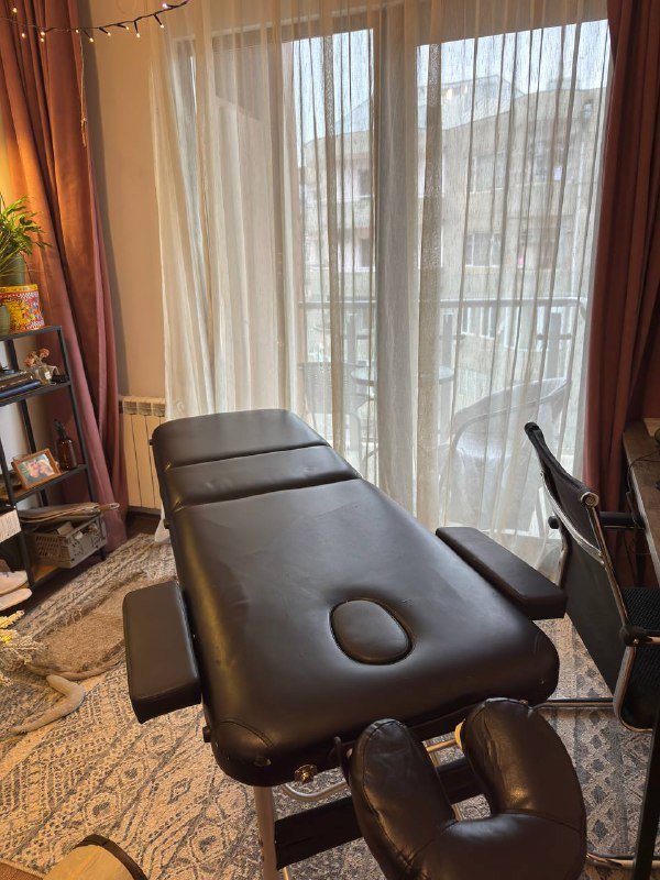 Массажный стол кушетка с регулировкой высоты и подголовником 1