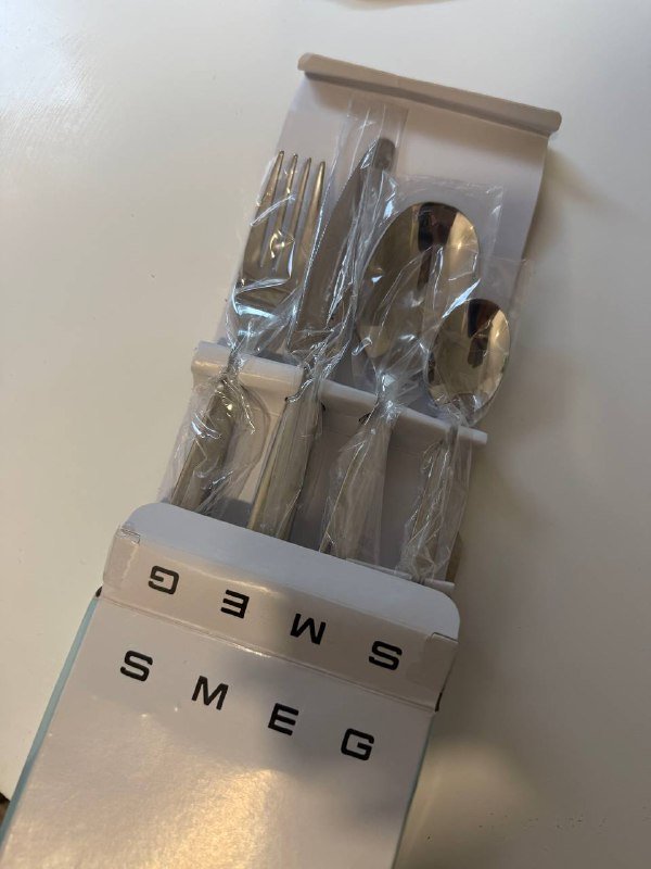 Набор из 4 столовых приборов Smeg 4