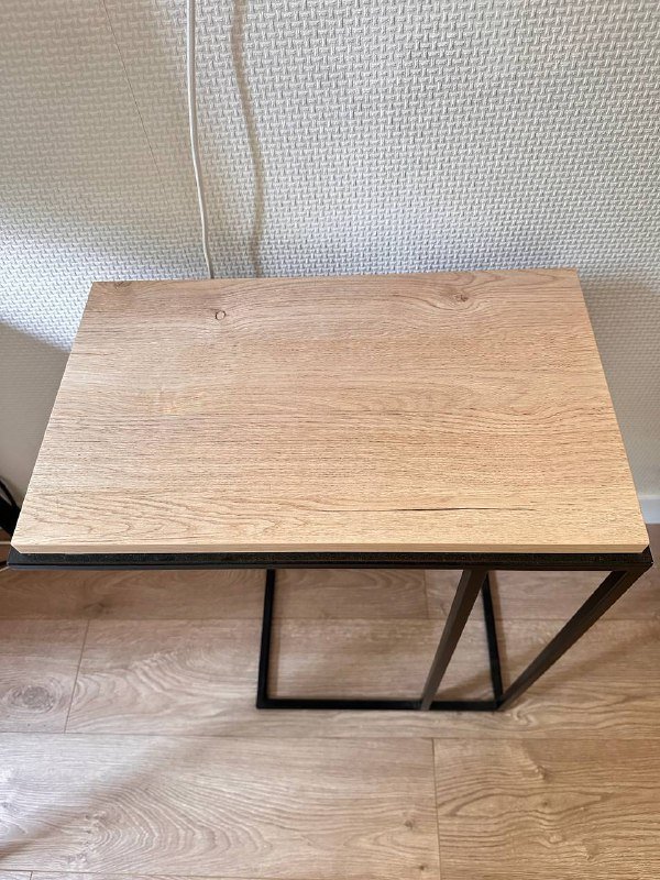 Стол, стул и кофейный столик рабочее место 4