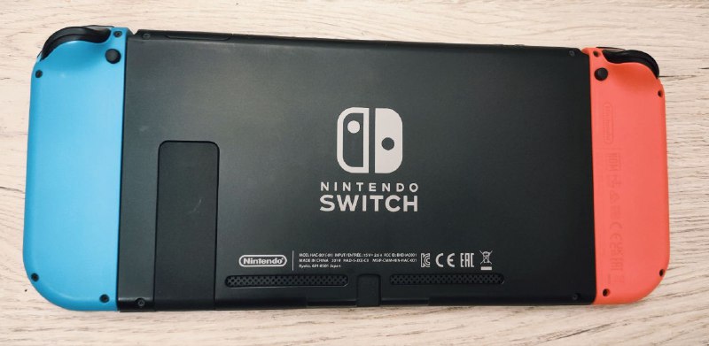 Nintendo Switch V2 с играми Bayonetta 2,3, Kirbi Star Allies, Astral Chain 2