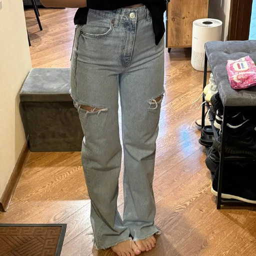 Джинсы с разрезами Zara