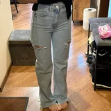 Джинсы с разрезами Zara 1