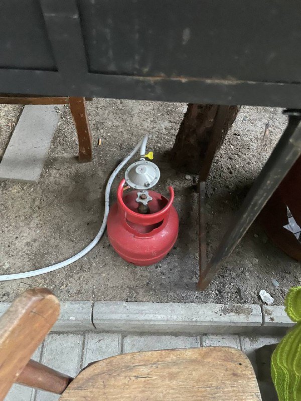 Стулья, столы, мангал, холодильник, баллон, печь 5