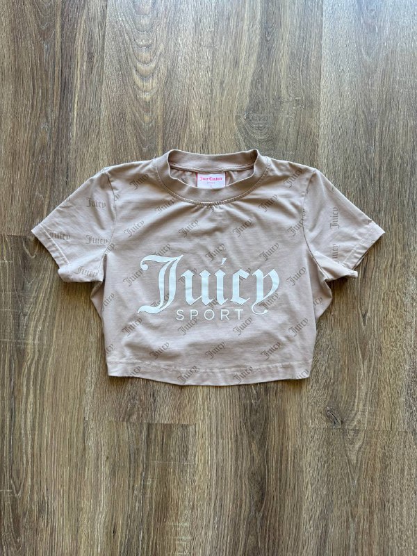 Футболка NBA Chicago Bulls, бананка Karl Kani, шорты Napapijri, футболка Paul Smith, топ Juicy Couture, футболка Oakley, джинсовые шорты Levi’s, бананка Eastpak 6
