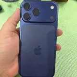2 iPhone 17 Pro Max, оранжевый и синий 2
