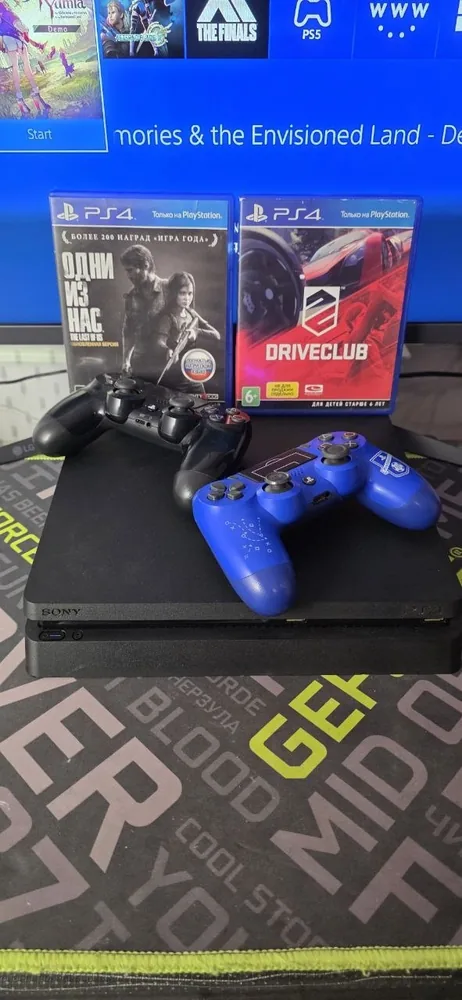 PS4 Slim 1TB, 2 джойстика, 2 игры 1