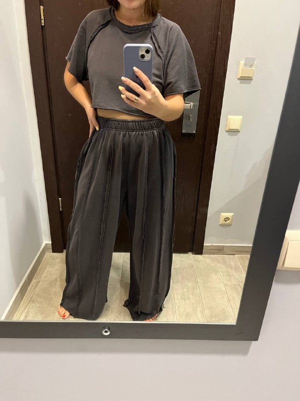 Кеды Dolce&Gabbana, юбка, костюм, футболка, сумка Versace, щетка для волос 3
