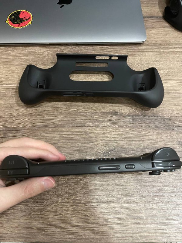 Портативная игровая консоль Retroid Pocket 5 с аксессуарами 9
