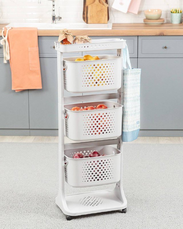 Пальто, платья, джинсы, кроссовки New Balance, полка 10