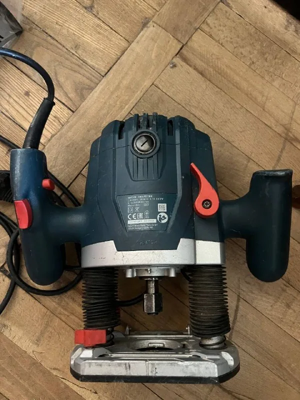 Ручной фрезер Bosch Professional 1